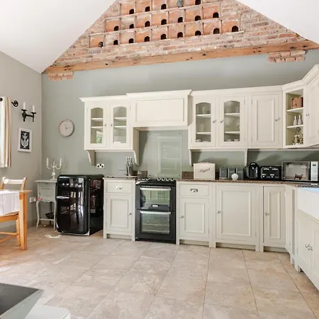 Irishman's Nyaraló *